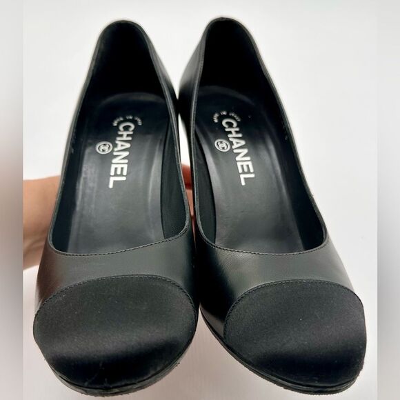 Chanel Collection Black Leather Satin Cap Toe Metal Ruler Heels Pumps EU37.5 US7 - Picture 9 of 12